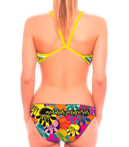Bikini de tirante fino de natación de mujer vista trasera