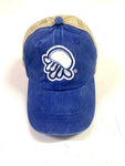gorra rejilla denim con emblema de medusas peligrosas vista frontal