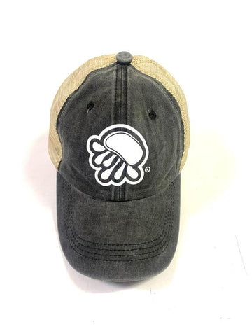 gorra rejilla negra con emblema de medusas peligrosas vista frontal